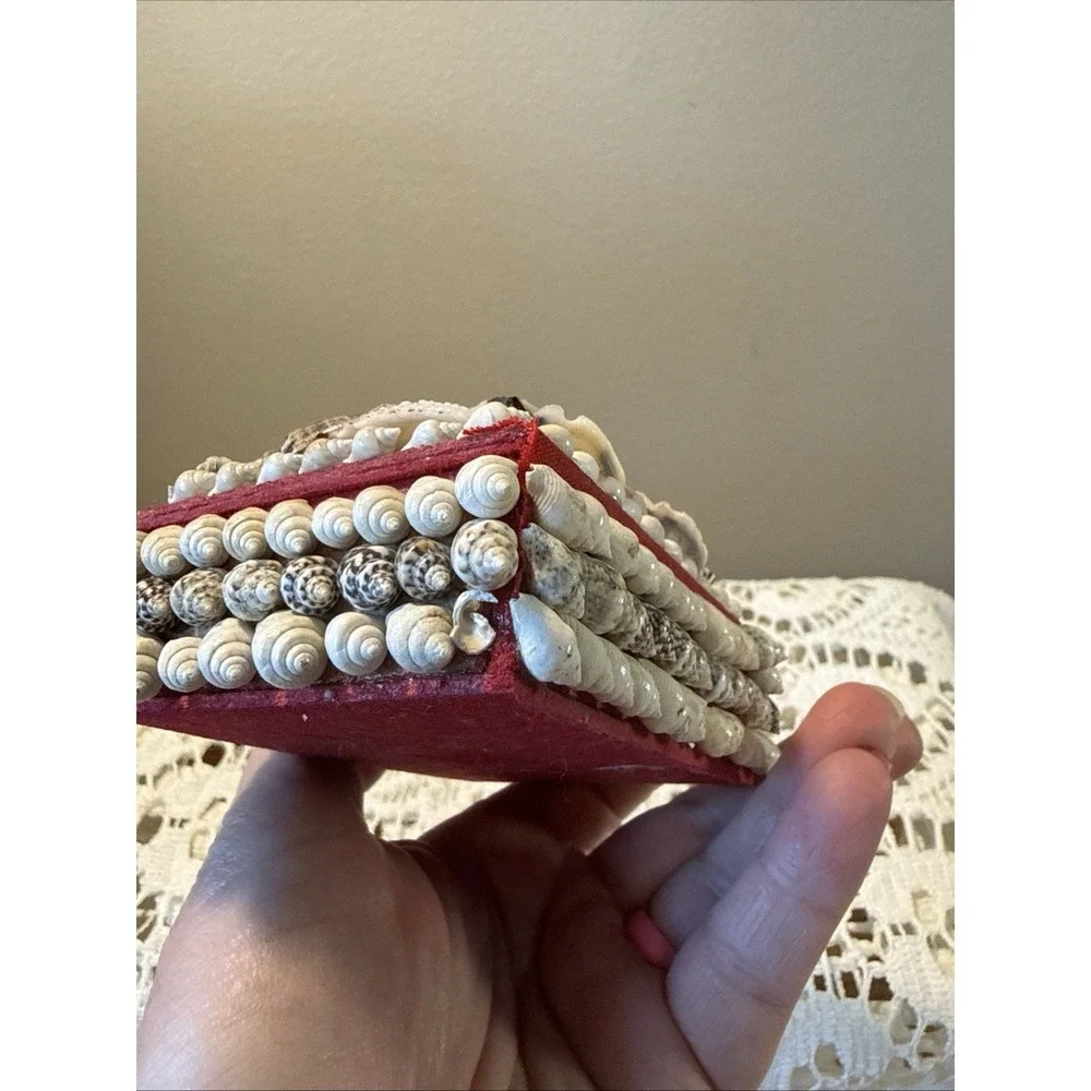 VINTAGE  JEWELRY BOX TRINKED BOX WITH SHALLS